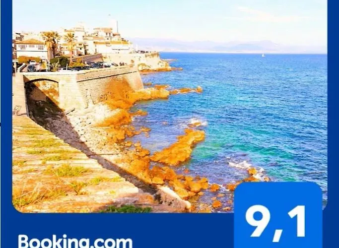 Appart\'hôtel Luxe Vieil Antibes 75 m2 avec Parking